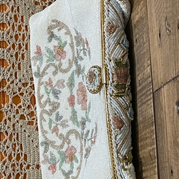 Vintage Beaded Floral Ivory Handbag - Picture 3 of 8